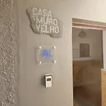 Casa Do Muro Velho Feriehus *